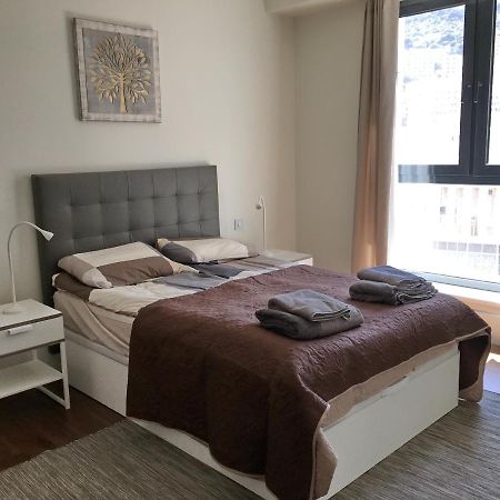 Luxurious Central Apartment With Pool ジブラルタル エクステリア 写真