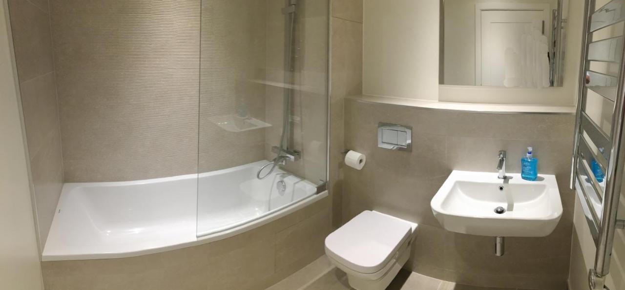 Luxurious Central Apartment With Pool ジブラルタル エクステリア 写真